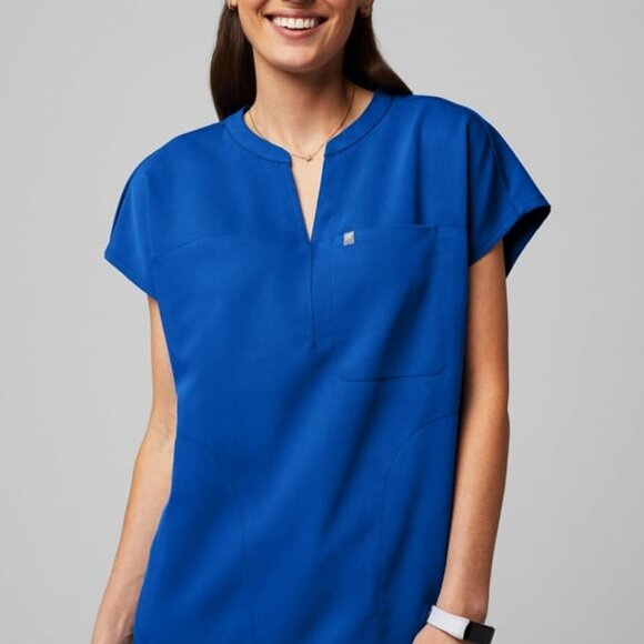 Fabletics Evolve 3-Pocket Scrub Top, Medical Scrubs, 2X, Excellent condition - Picture 1 of 6